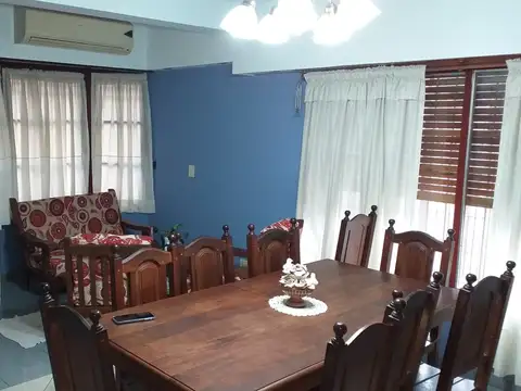 Casa 6 ambientes con 2 baños