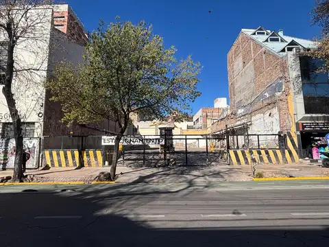 Playa de estacionamiento / Terreno en venta en Capital Ciudad de Mendoza