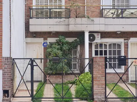 Triplex 4 ambientes  muy buen estado, luminoso.