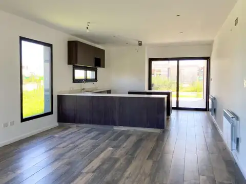 Casa 5 ambientes con 2 baños