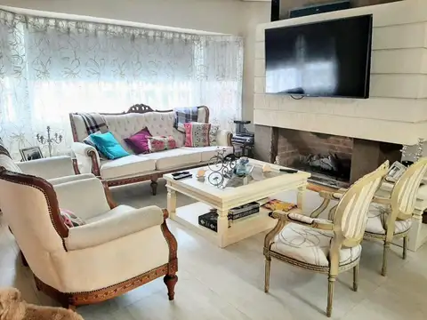 Casa en Venta en Castelar, USD 425.000