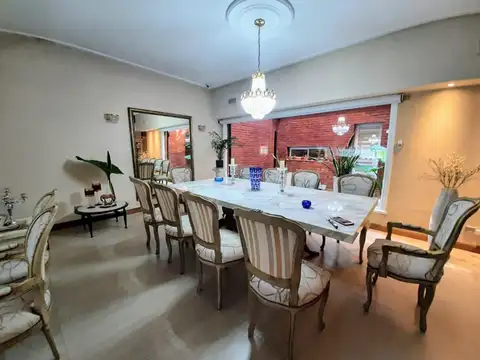 Casa en Venta con 3 cocheras