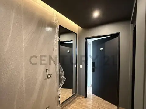 Granaderos 400, Piso 0