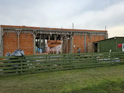 Casa 3 ambientes con 2 baños