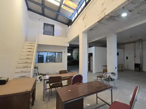 Deposito galpón taller  en venta con local y oficina en Wilde  al 1900 Boulogne