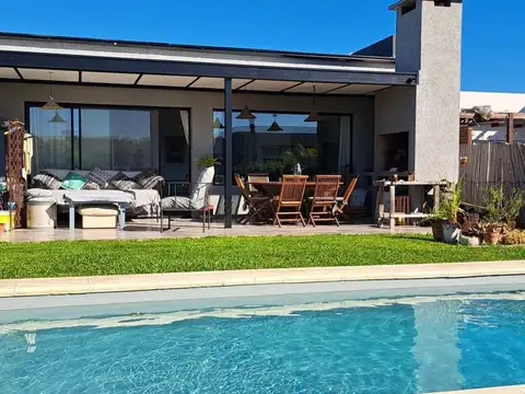 CASA VENTA 4AMB SANTA ELENA PILAR DEL ESTE PILAR