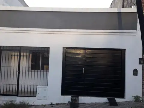 CASA EN VENTA 2 DORMITORIOS Y PATIO