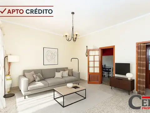 Venta - Casa a Refaccionar, 3 Amb. Jardín, Cochera y Parrilla