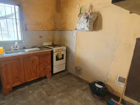 Venta - Casa - Lote de 333.25 m2 - 2 Dormitorios y gran parque libre  