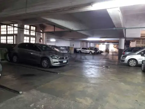 VENTA COCHERA EN FLORES