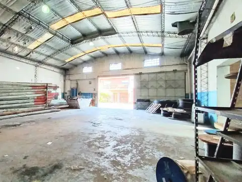 GALPÓN DE 1.385M2 EN CRUCESITA - SALIDA A 2 CALLES