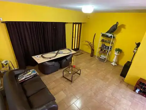 Casa 5 ambientes con 2 baños