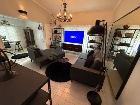 VENTA - Casa excelente de 4 dormitorios con oficina y jardin con pileta