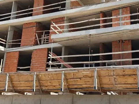 Av. Centenario 700, Piso 2