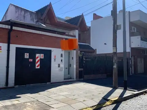 Venta PH  contrafrente en Liniers.