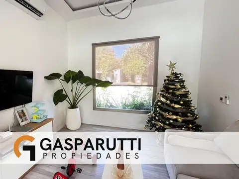 Casa en Venta con 4 cocheras