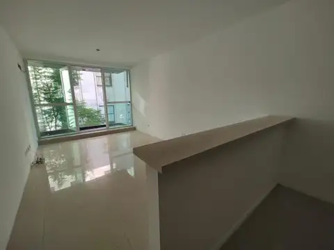 Oficina frente a Tribunales Montevideo  al 2000