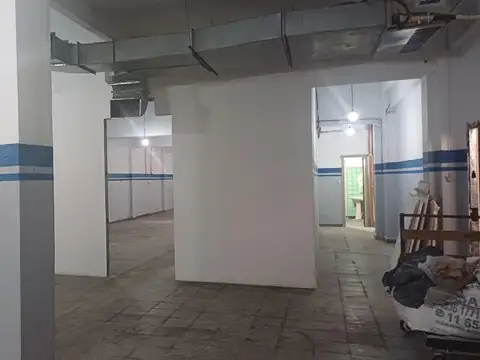 Deposito con oficina y cocheras en alquiler en Villa Crespo