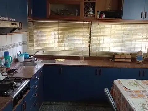 Casa 6 ambientes con 3 baños