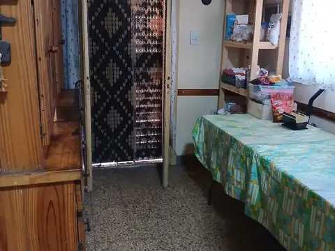 Casa en Burzaco 4 dorm, 2 cocinas y parrilla 