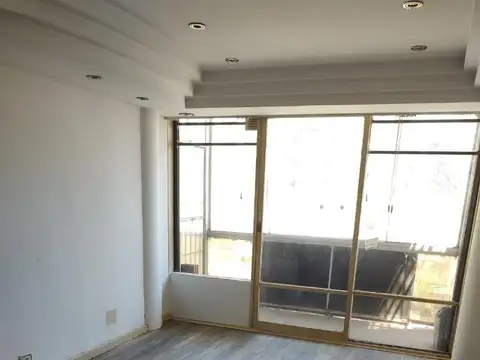 Alquiler oficina frente c/balcón.Seguridad 24hs-Barrio Norte