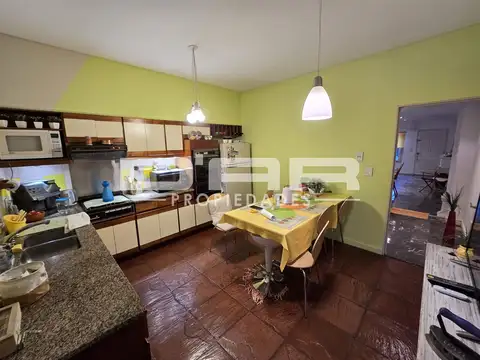 Espectacular Dúplex De 4 Ambientes Con Fondo Y Jardín 