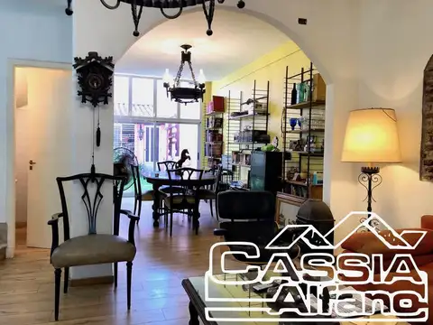 Casa en Venta con 2 cocheras