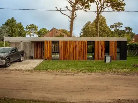 VENTA CASA EN PINAMAR ZONA NORTE PILETA 3 DORM