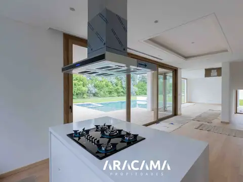 Casa 6 ambientes con 4 baños