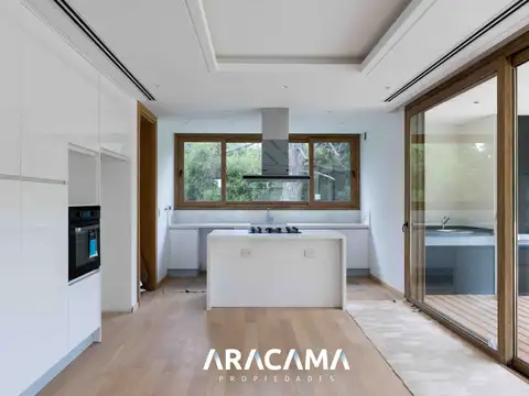 Saint Thomas Este 100