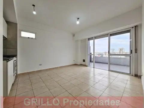 Av. Olivera 107. Oficina monoambiente de 31m2. Balcón aterrazado. Piso nueve.