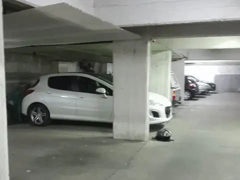 VENTA COCHERA  PB  FIJA CUBIERTA  PARQUE PATRICIOS