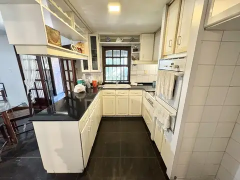 Casa en Venta con 3 cocheras