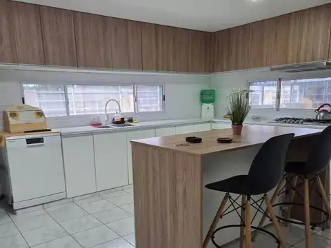 Casa 4 ambientes con 3 baños