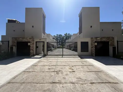 DEPTO | 3 AMBIENTES | BALCÓN | COCHERA | PLANTA BAJA | LA ESMERALDA