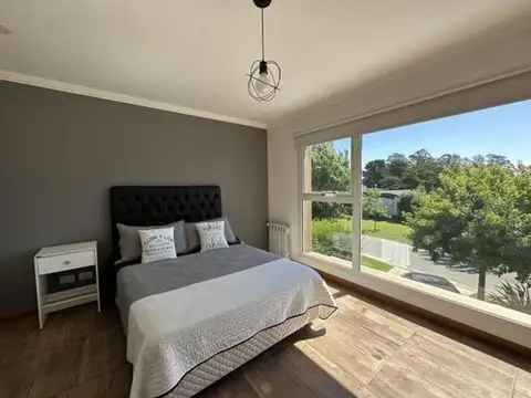 Casa en Alquiler Temporal con 1 cochera