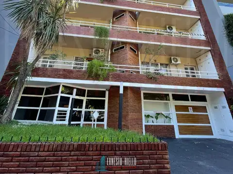 VENTA SEMIPISO 3 AMBIENTES CON COCHERA Y BALCON FRENTE A PLAZA CONESA, QUILMES CENTRO
