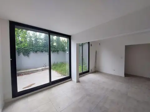 Amplio con Jardín propio, 2 dormitorios,  a estrenar