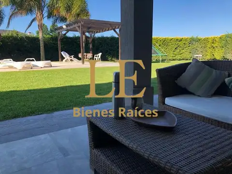 Casa en Venta con 2 cocheras