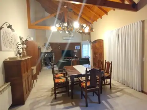 Casa 7 ambientes con 4 baños