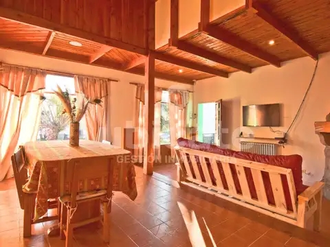 Casa 7 ambientes con 2 baños