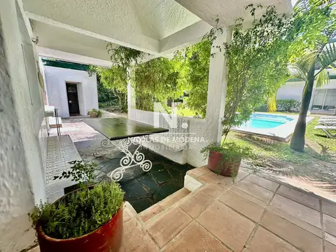 Casa 6 ambientes con 5 baños