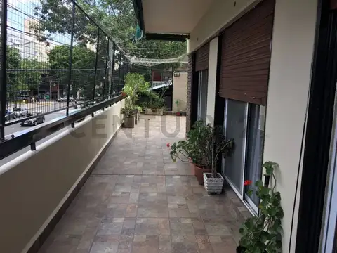 Oficina 5 ambientes con 2 baños