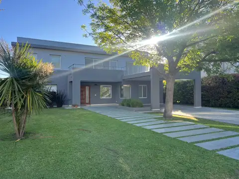 Casa en venta en La Lomada, Pilar - 6 Ambientes