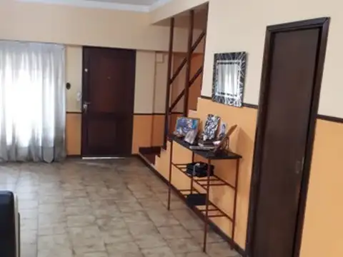 Casa 5 Amb Lote propio 2 plantas Fondo Garaje 3 bañ