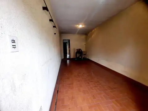 Casa 3 amb cochera y fondo con techo de  losa