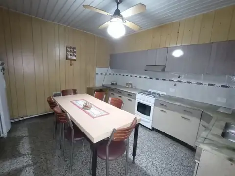Casa 5 ambientes con 2 baños