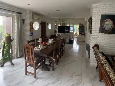 Casa 7 ambientes con 4 baños