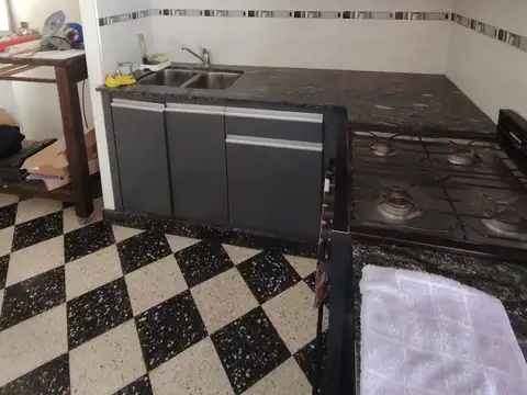 Casa 5 ambientes con 1 baño