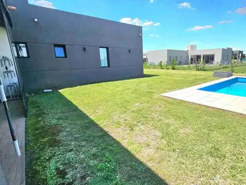 Casa en Venta en Countries y Barrios Cerrados en Moreno, USD 275.000